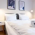 Bright Zentrum-west Stadion Apartmanhotel 3*