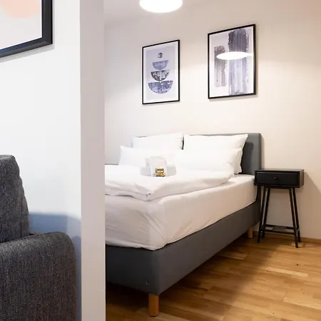 Bright Zentrum-west Stadion Aparthotel 3*