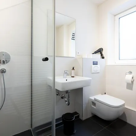 Bright Zentrum-west Stadion Aparthotel 3*