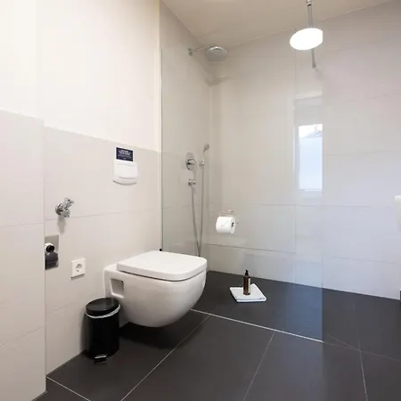 Bright Zentrum-west Stadion Aparthotel 3*