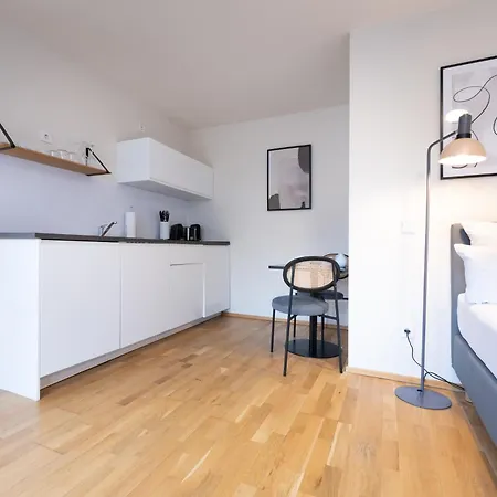 Bright Zentrum-west Stadion Aparthotel