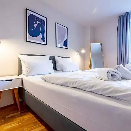 Bright Zentrum-west Stadion Aparthotel 3*